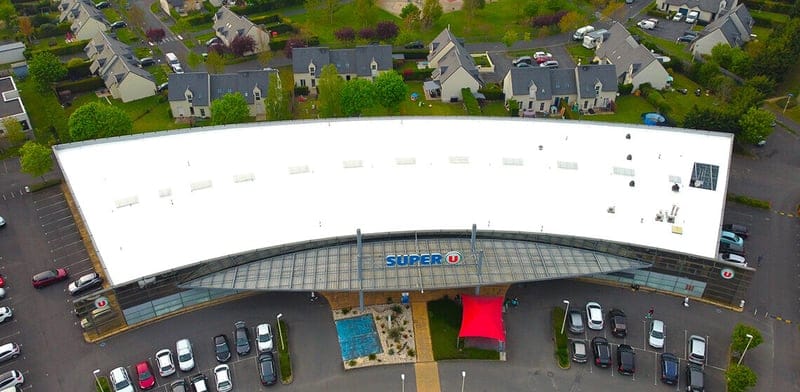 Cool Roof en grande distribution : combien E.Leclerc économise chaque été
